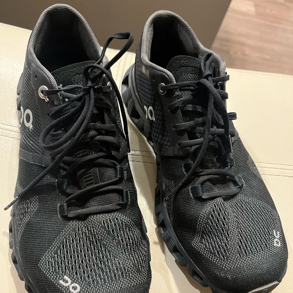 On Running Women's Black Cloud X